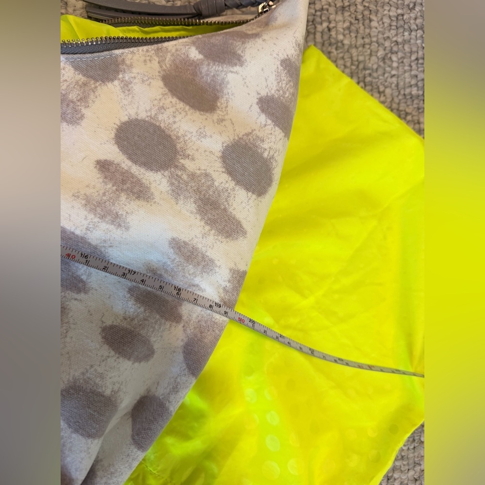 Lululemon Tote / Gym Bag White & Gray Polka Dot Shoulder Bag - 🤩 Excellent cond! - Picture 14 of 14
